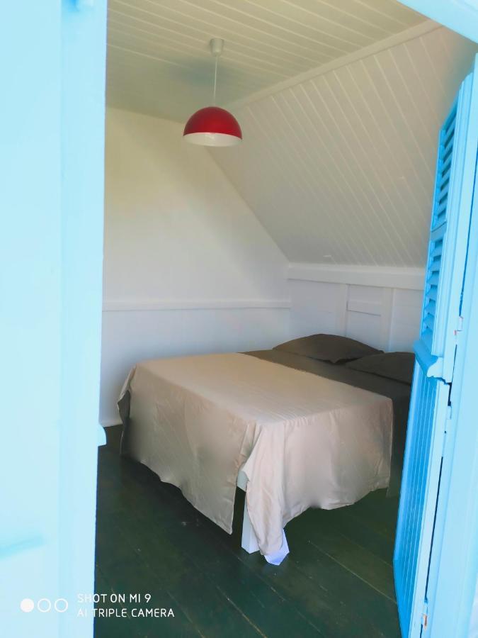 לה קברה Location Maison Bleue Avec Piscine Privative Au Carbet Martinique מראה חיצוני תמונה