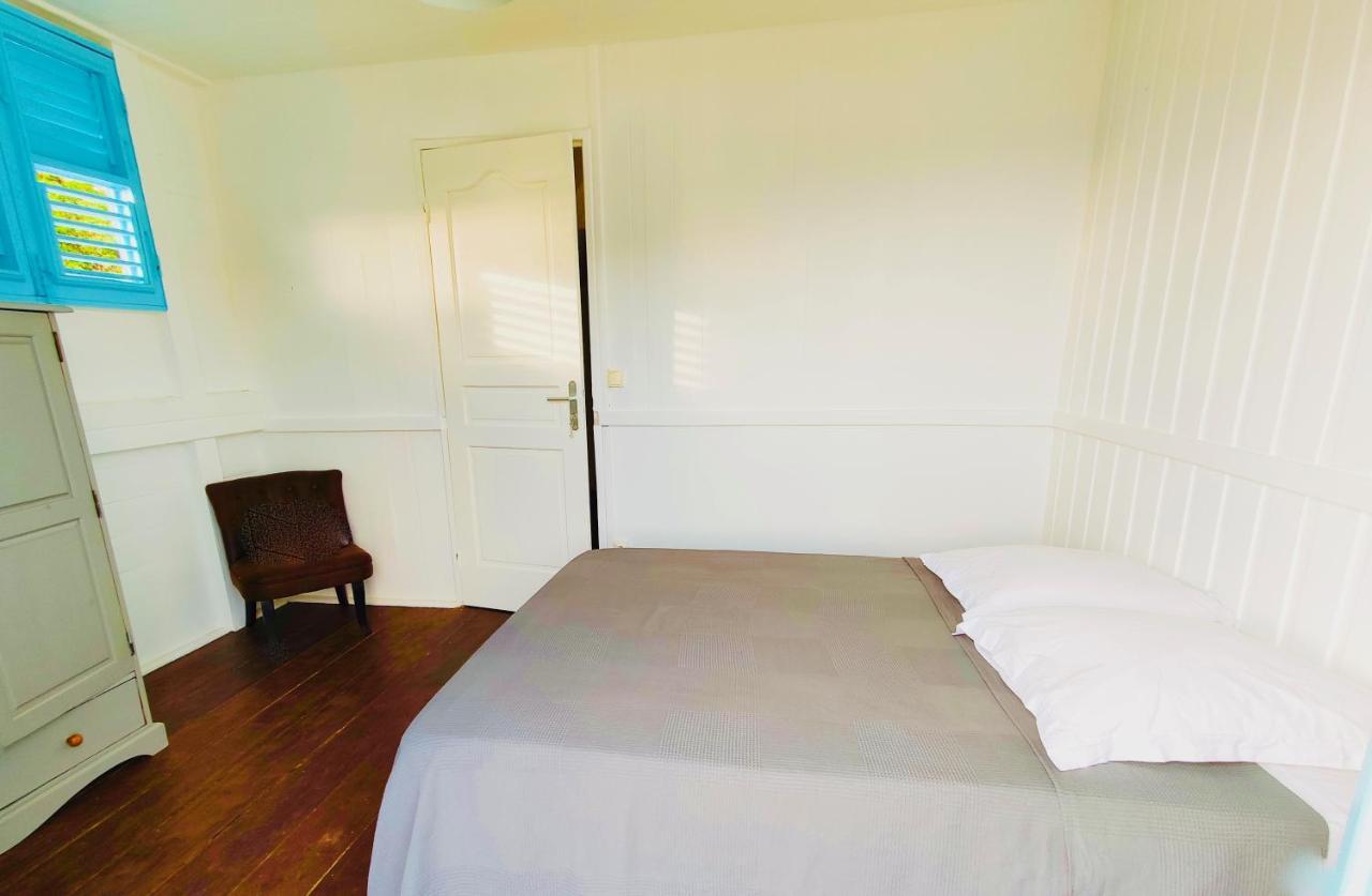 לה קברה Location Maison Bleue Avec Piscine Privative Au Carbet Martinique מראה חיצוני תמונה