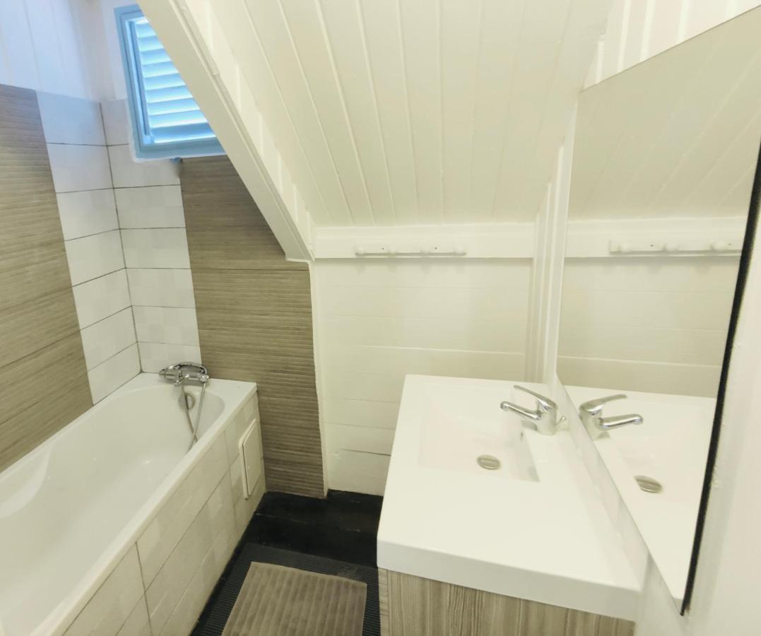 לה קברה Location Maison Bleue Avec Piscine Privative Au Carbet Martinique מראה חיצוני תמונה